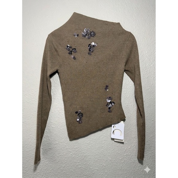 Commense Tops - NWT Commense M Women's Long Sleeve Top Sequin Flower Detail Asymmetrical Ribbed